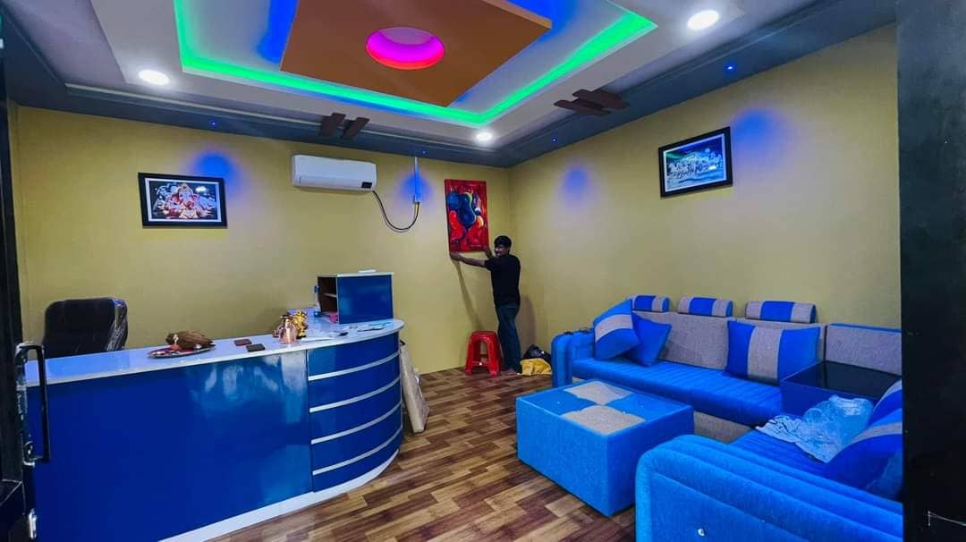 धनगढीमा उग्रतारा टुर एण्ड ट्राभल्स सन्चालन