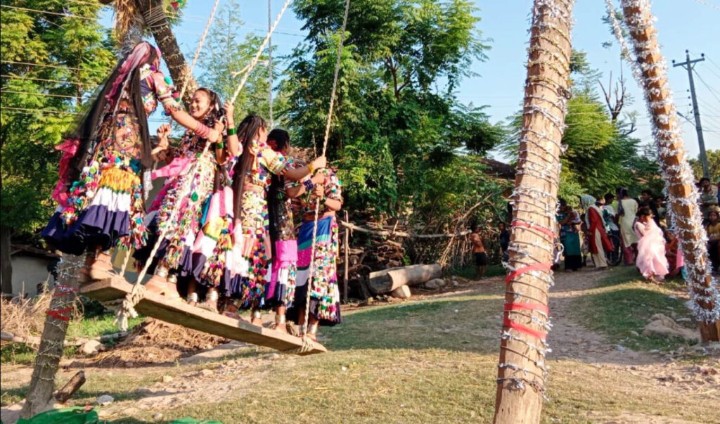 राना थारु समुदायका महिलाले आज तीज मनाउँदै,&hellip;