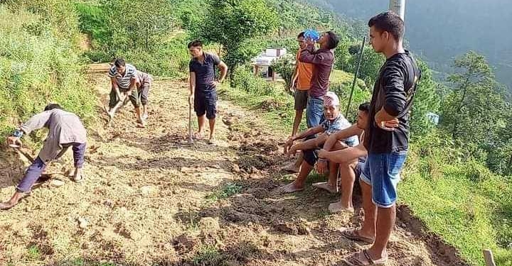 अछाममा जनश्रमदान गरेर १ किलोमिटर सडक मर्मत