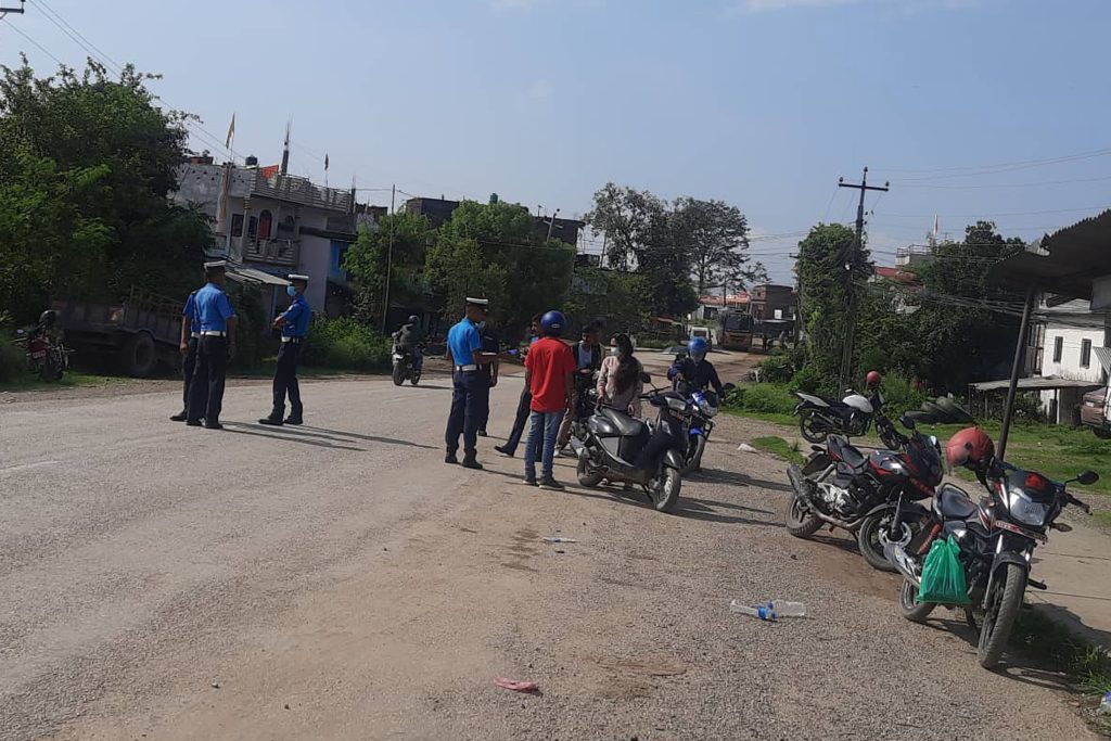 सुदूरपश्चिममा दैनिक एक सय सवारी साधन माथि&hellip;