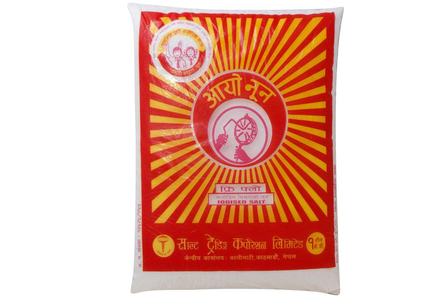 बझाङमा व्यापारीले बेच्छन् साल्ट ट्रेडिङको नुन