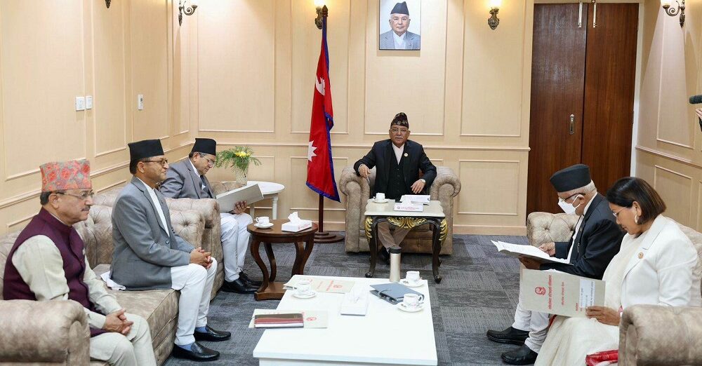 निर्णय बिनै सकियो संवैधानिक परिषद् बैठक