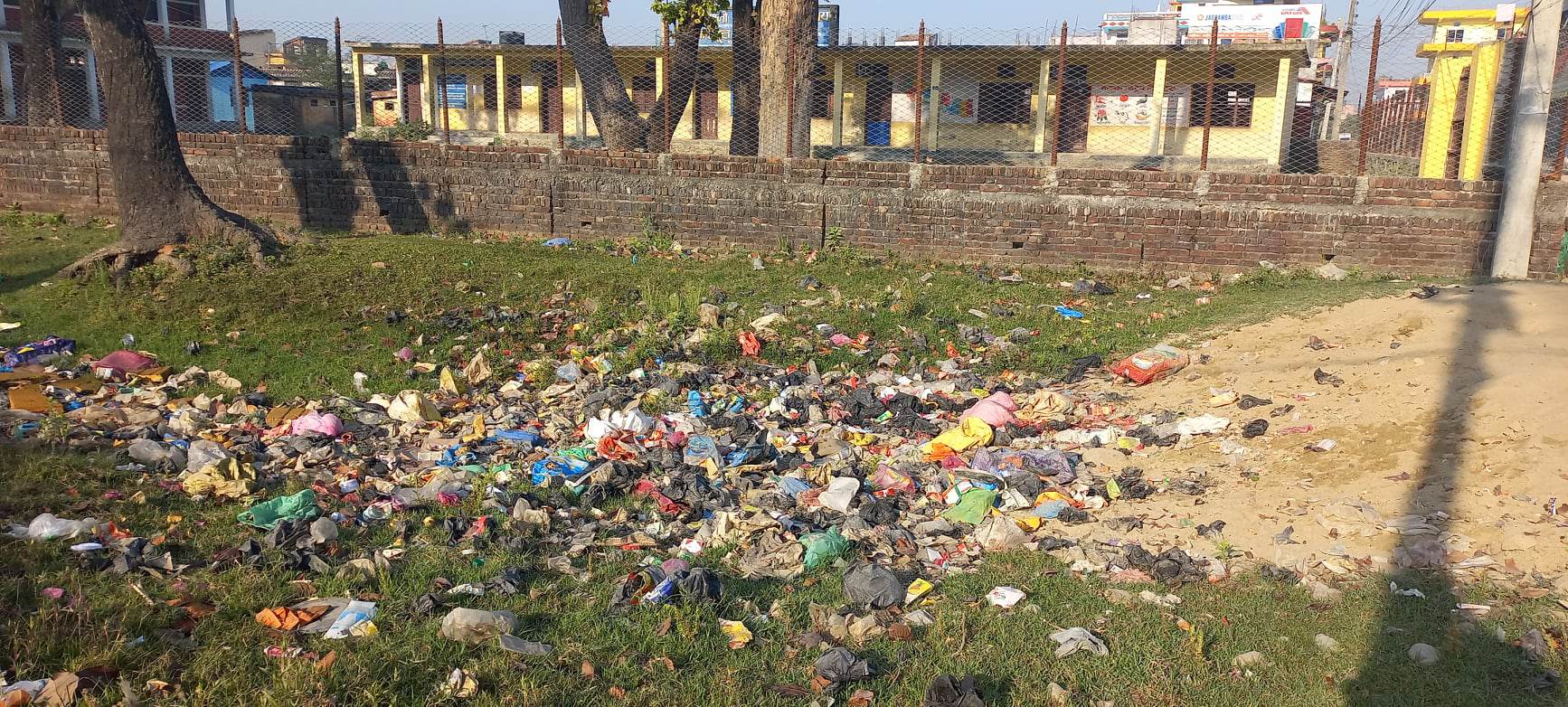 दुर्गालक्ष्मी अगाडीको फोहोर अझै उठेन