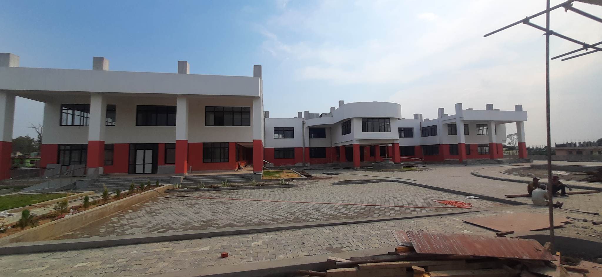 १ बर्षमा पनि सकिएन गोदावरी नगरपालिका भवनको फिनिसिङ काम