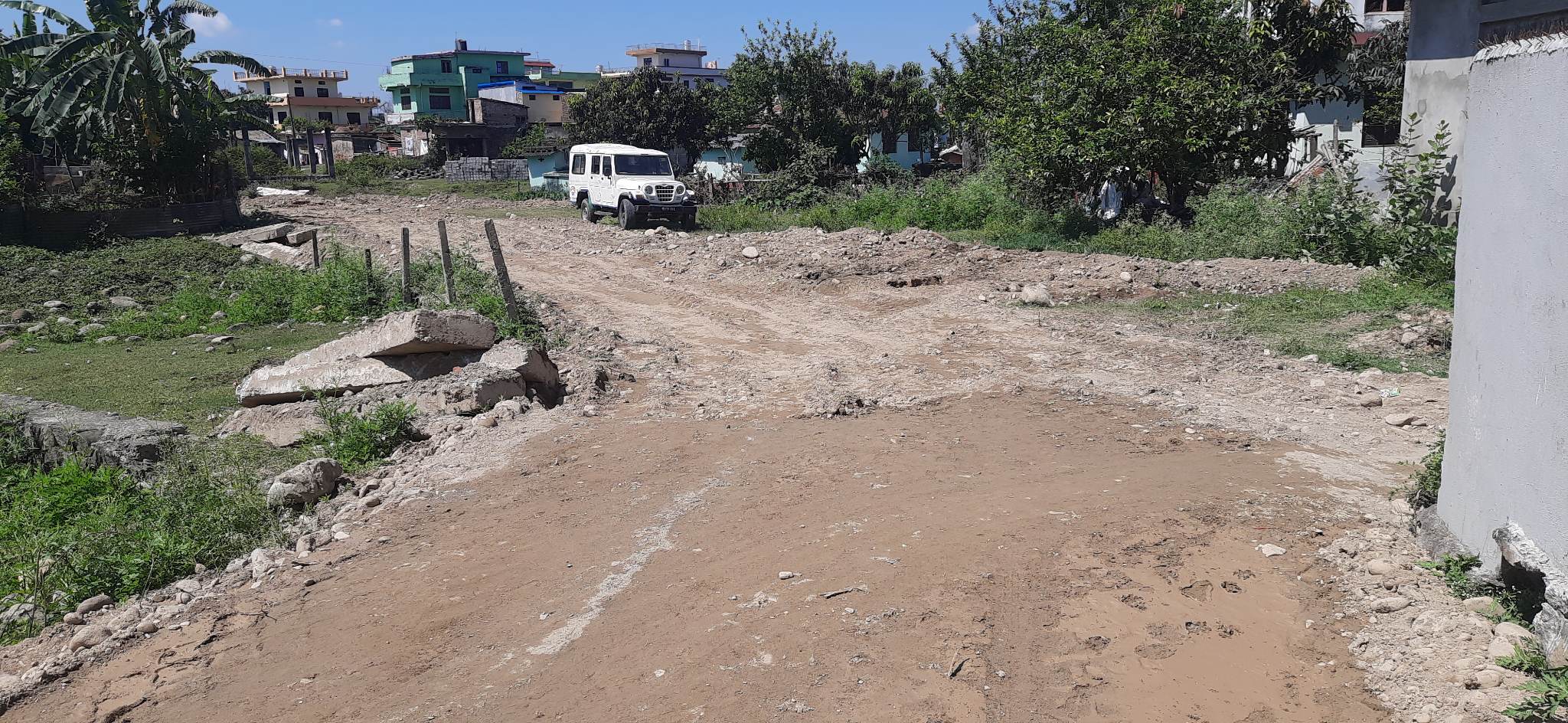 अत्तरियामा पानी पिच गरेको सडक २४ घण्टा नपुग्दै भत्काइयो, बजेटको सत्यानास