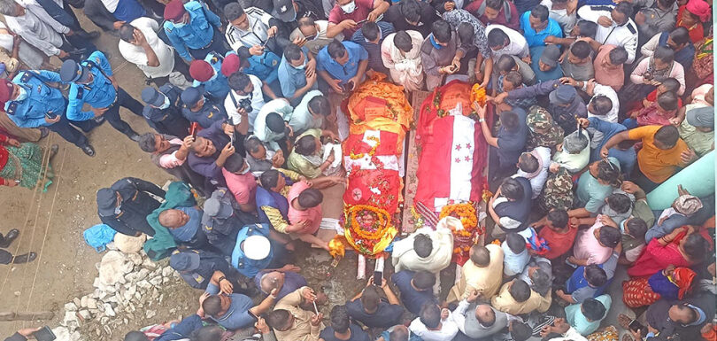 बझाङमा मन्त्री दम्पतीको अन्त्येष्टि गरियो