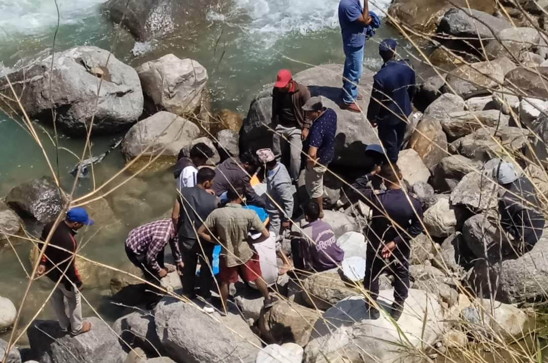 सेती नदीमा हाम फालेका एक पुरुषको मृत्यु