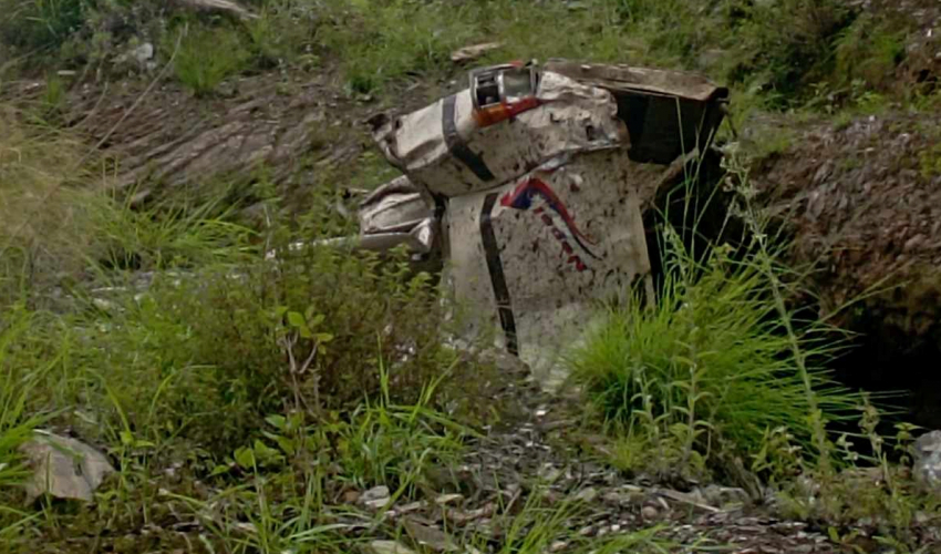 बझाङमा केमिकल बोकेको जिप दुर्घटना