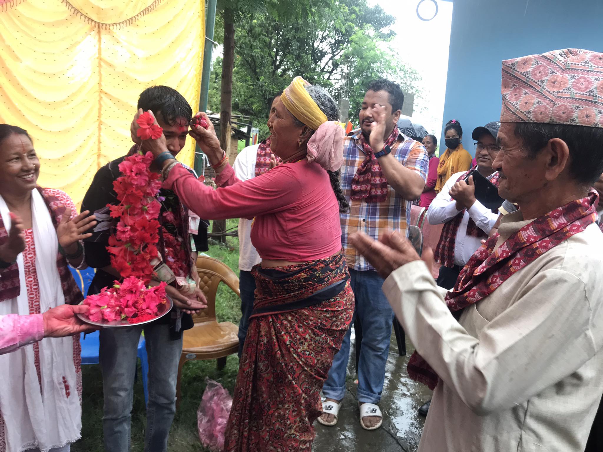 पहिलो पटक परिवारकै अगाडी सम्मानित हुँदाको क्षण