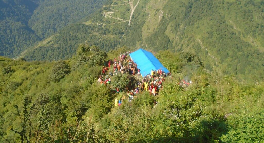 बझाङको बिरीजात्रामा खाली खुट्टा हिँड्नुपर्ने धार्मिक परम्परा