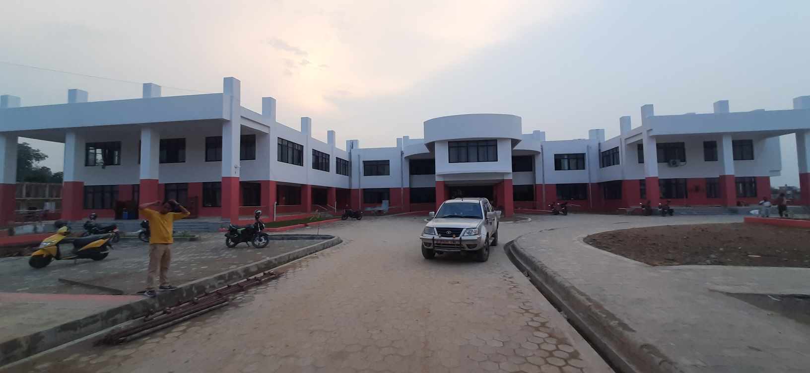 एम्बुलेन्स थप्दै गोदावरी