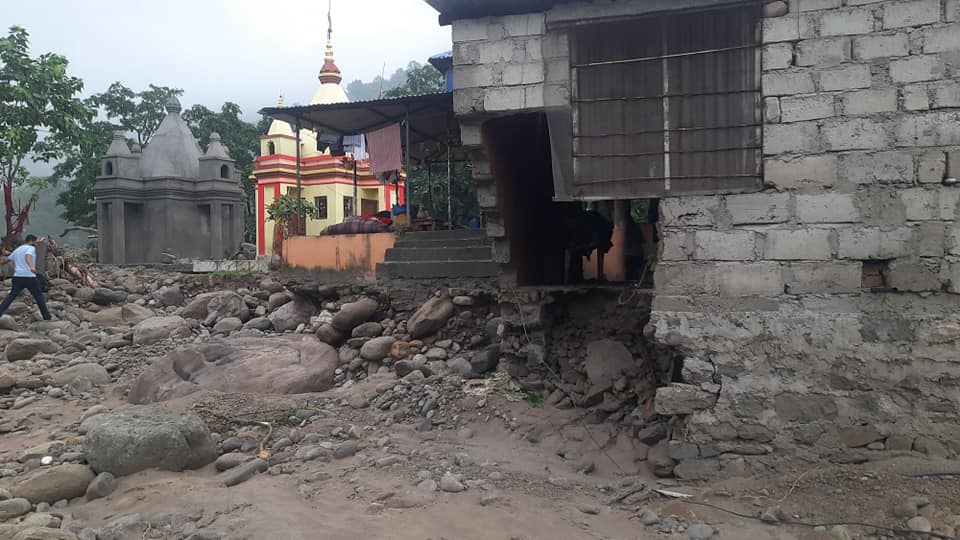 गोदावरी धाममा जोखिम मोलेर बनाईएका संरचना झन जोखिममा