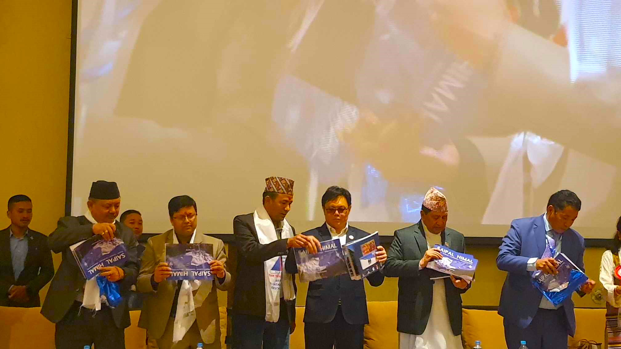 वसन्तप्रताप सिंहको पुस्तक ‘साइपाल हिमाल’ सार्वजनिक