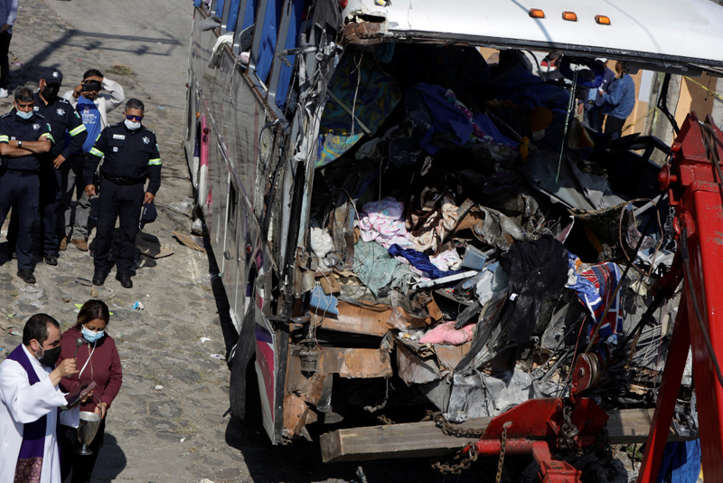 मेक्सिको बस दुर्घटनामा १८ को मृत्यु 