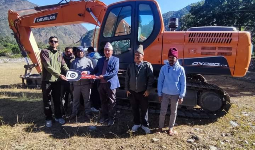 बझाङको केदारस्युँले स्काभेटर खरिद गर्‍यो