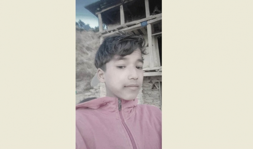 अछाममा दाउरा चिर्न गएका बालकको रूखले च्यापिएर मृत्यु