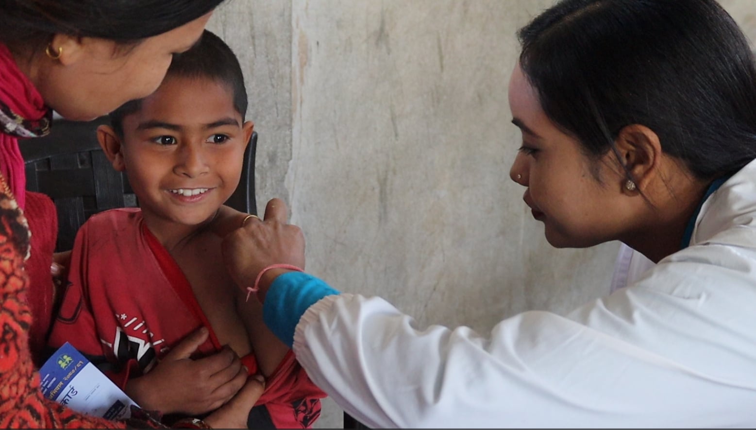 सुदूरपश्चिमका ५ लाख बढी बालबालिकालाई दादुरा-रुबेला खोप लगाइँदै, कुन जिल्लाका कति ?