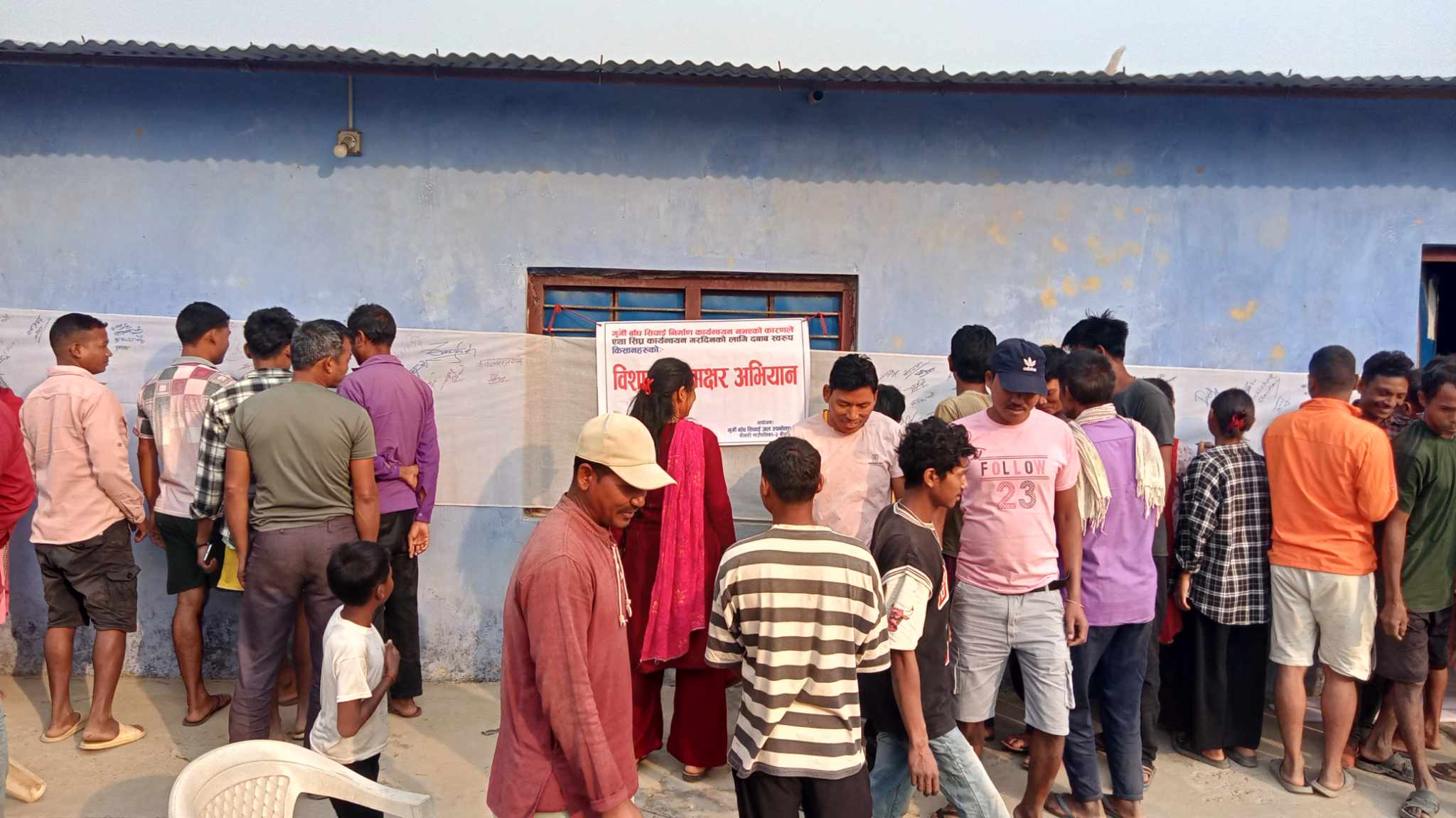 सिँचाइ योजनाको लागि कैलारीका किसानले सुरु गरे हस्ताक्षर अभियान