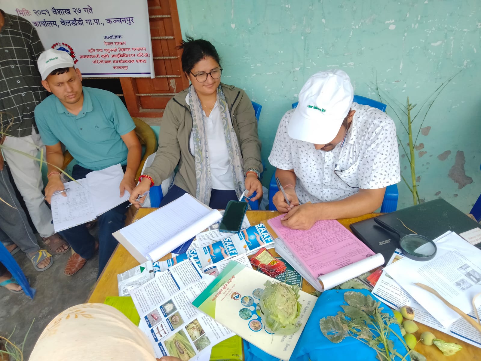 कञ्चनपुरको बेल्डाँडीमा घुम्ती बाली उपचार शिविर