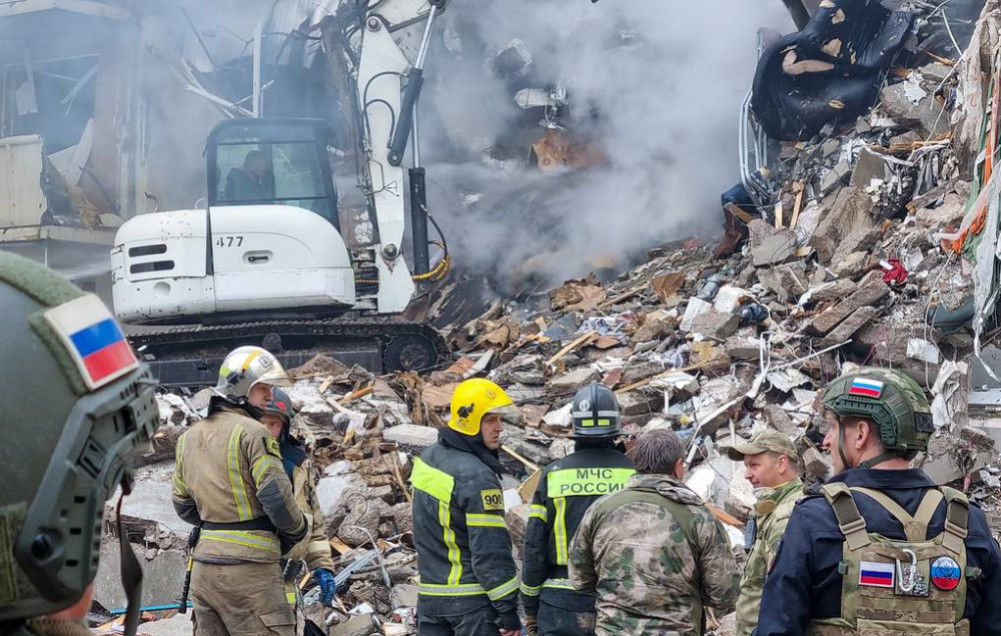 रुसमा भवन भत्किँदा १५ जनाको मृत्यु