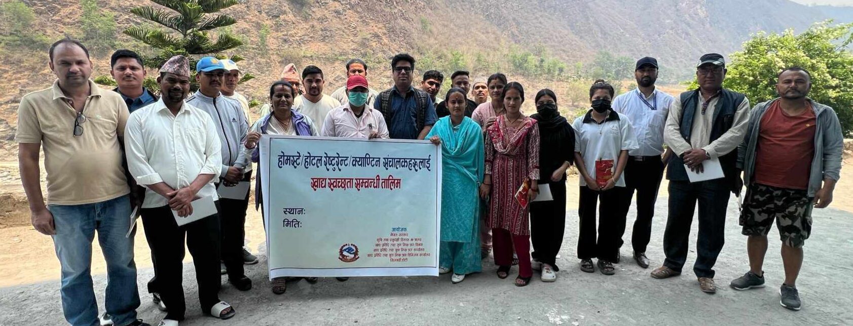 डोटीमा होटेल सञ्चालकहरूलाई खाद्य स्वच्छता सम्बन्धी तालिम