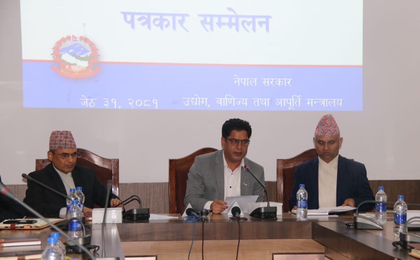 उद्योग मन्त्री भण्डारीले सार्वजनिक गरे एक सय दिनको कार्यप्रगती