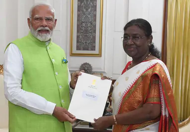 भारतीय प्रधानमन्त्री मोदीले दिए राजीनामा