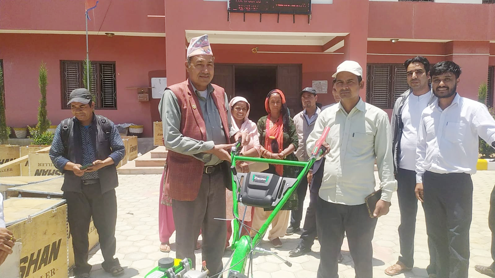चुरेका किसानलाई अनुदानमा मिनिटिलर वितरण