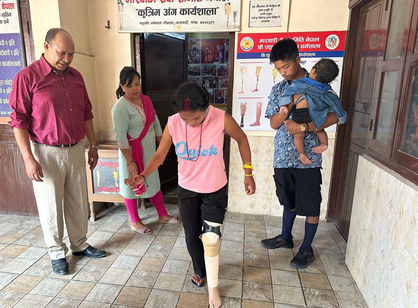 डोटीकी निरुताले पाइन कृतिम खुट्टा