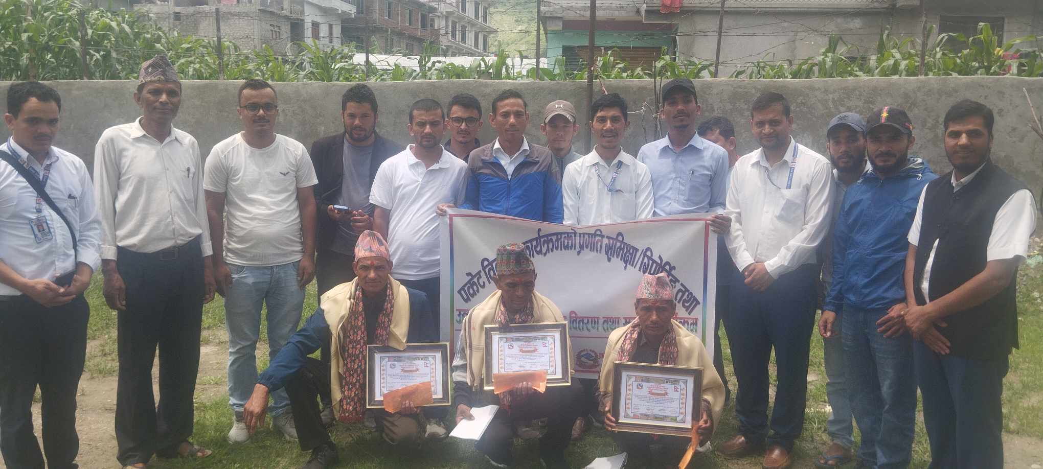 बझाङमा उत्कृट कृषकलाई सम्मान