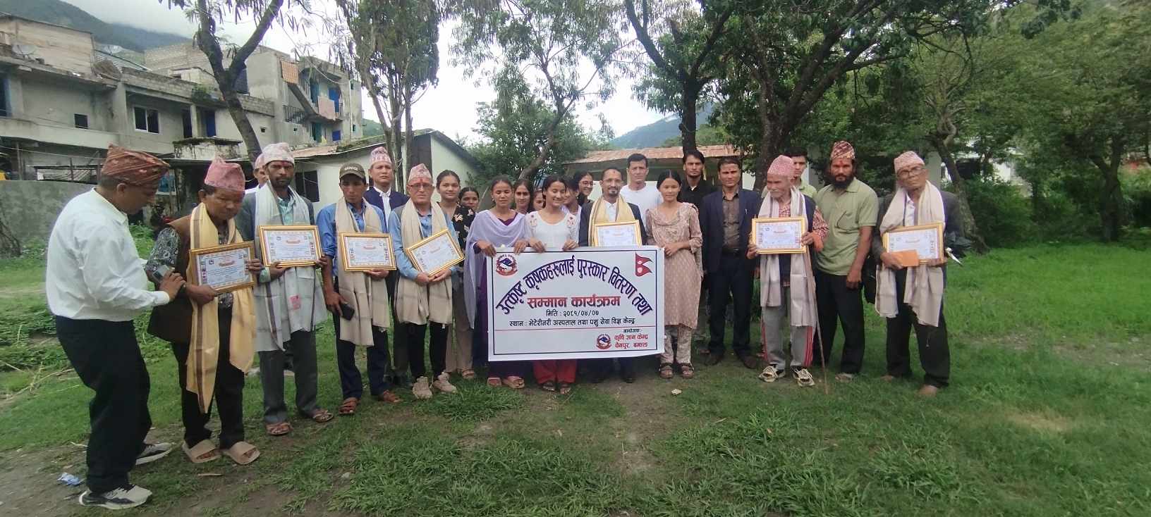 बझाङमा उत्कृष्ट १० कृषकलाई सम्मान
