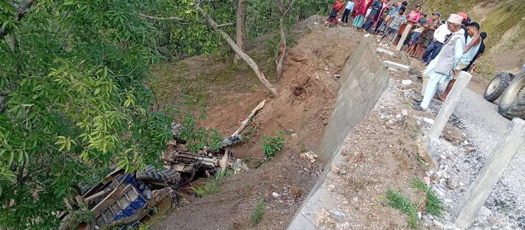 डोटीमा ट्याक्टर दुर्घटना