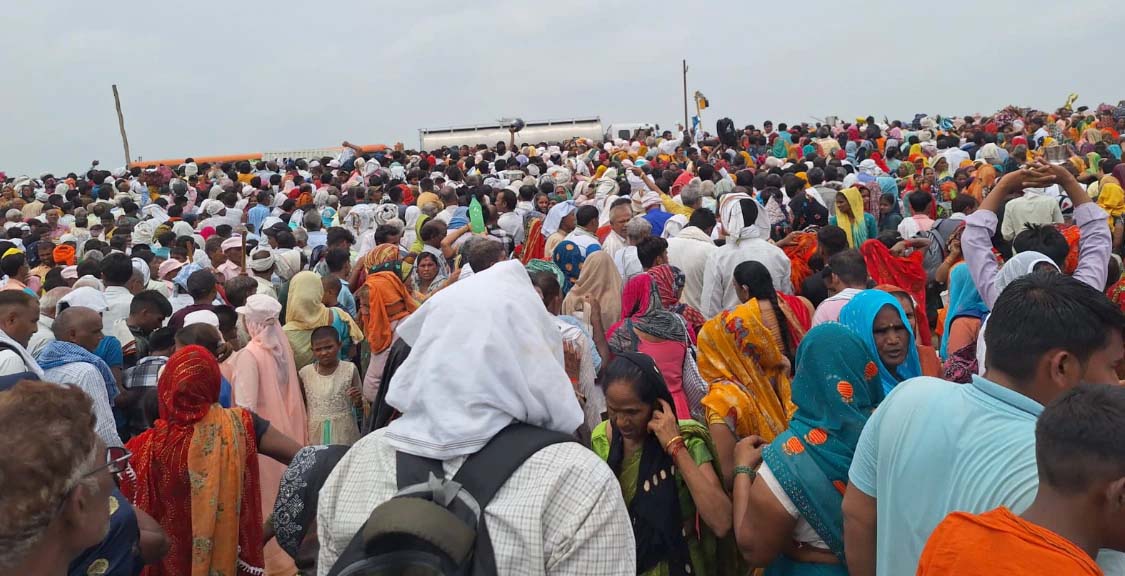 भारतमा सत्संगको क्रममा भागदौड हुँदा १०० जनाको मृत्यु