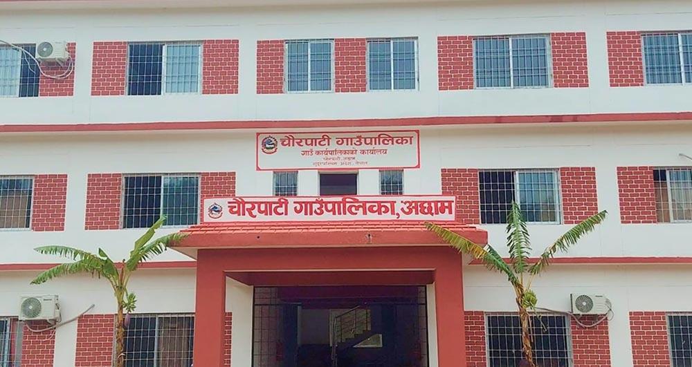 चौरपाटीमा पहिरोको जोखिमममा रहेका परिवारलाई सुरक्षित स्थानमा सारियो