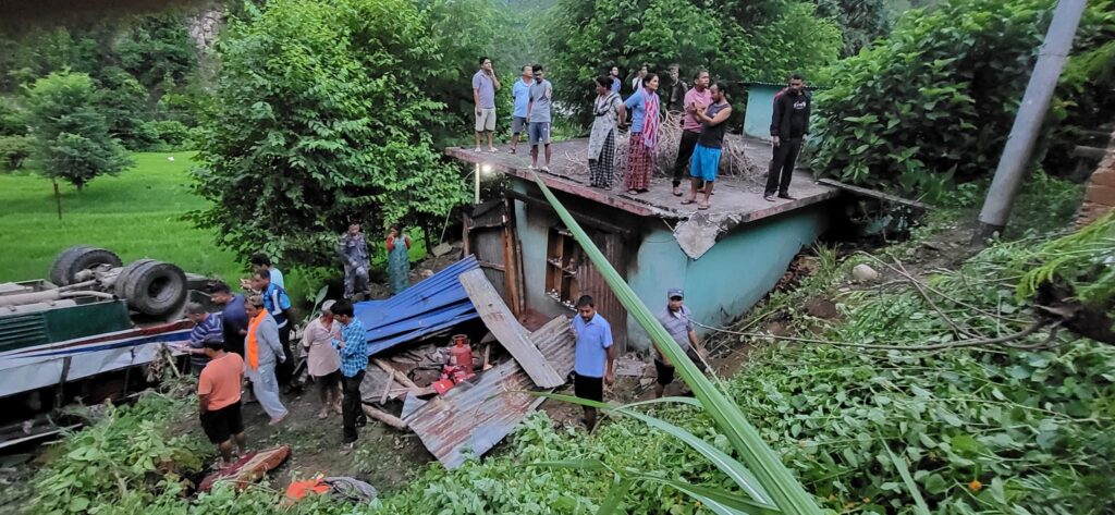 डोटी बस दुर्घटना : घाइते सबैको पहिचान खुल्यो