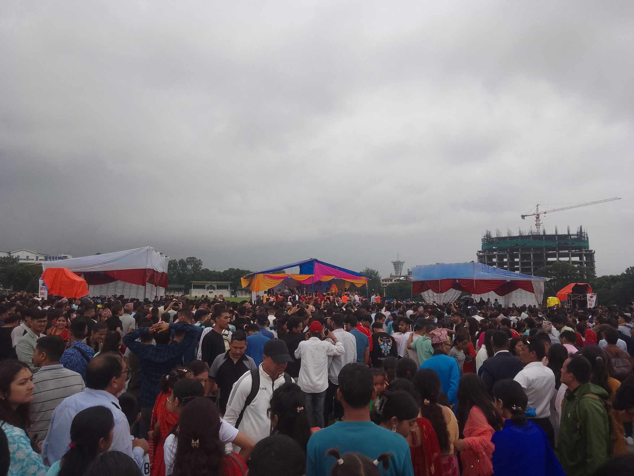टुँडिखेलमा झरी बिच सुदूरपश्चिमबासीले मनाए गौरा पर्व