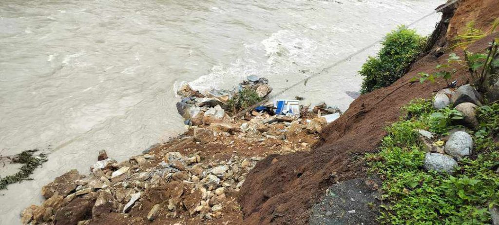 घर सहित सेती नदीमा बगेका युवकको सकुशल उद्धार