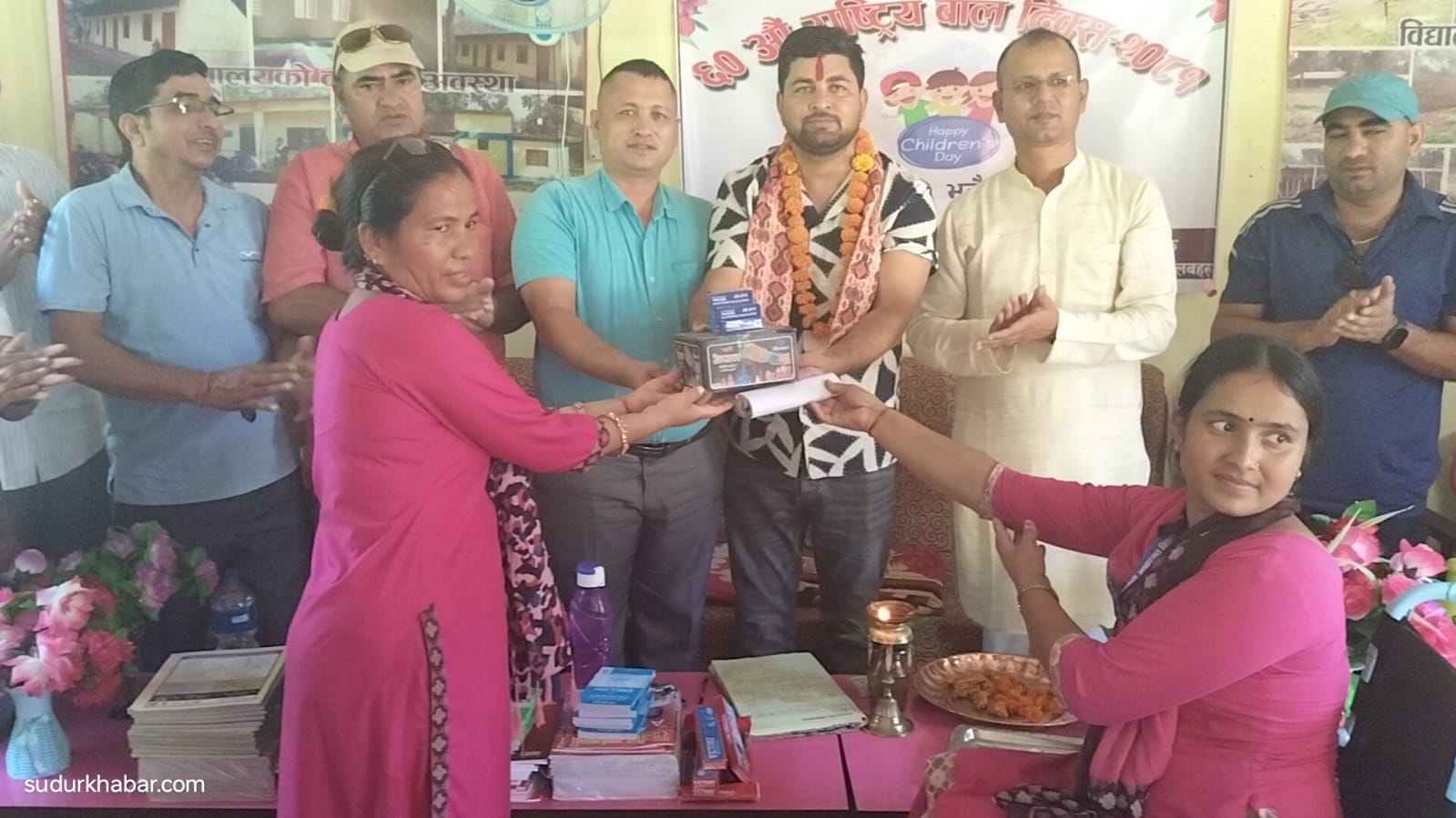 जन्मदिनको अवसरमा व्यवसायी भट्टराईले गरे सुप समावेशीलाई शैक्षिक सामग्री सहयोग