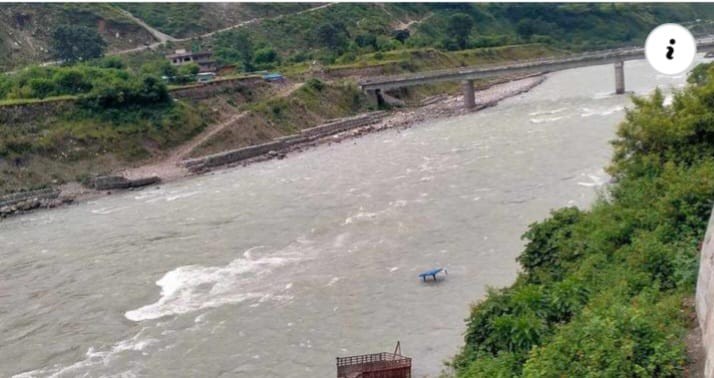 बझाङमा ट्याक्टर सेतीमा खस्दा बेपत्ता भएकाको खोजी गरिँदै, ३ जना अस्पताल पुर्‍याइए