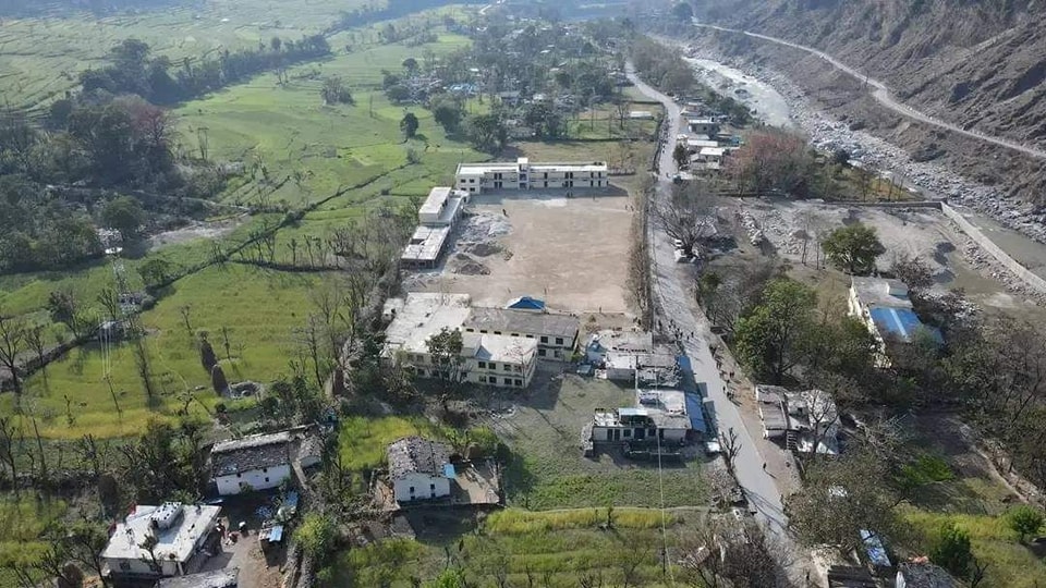 दार्चुलामा अंग्रेजी शिक्षकको माग गर्दै विद्यालयमा तालाबन्दी