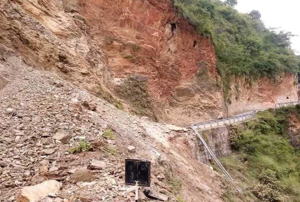 बैतडीको सिल्लेगडा–पुर्चौंडी सडक अवरुद्ध