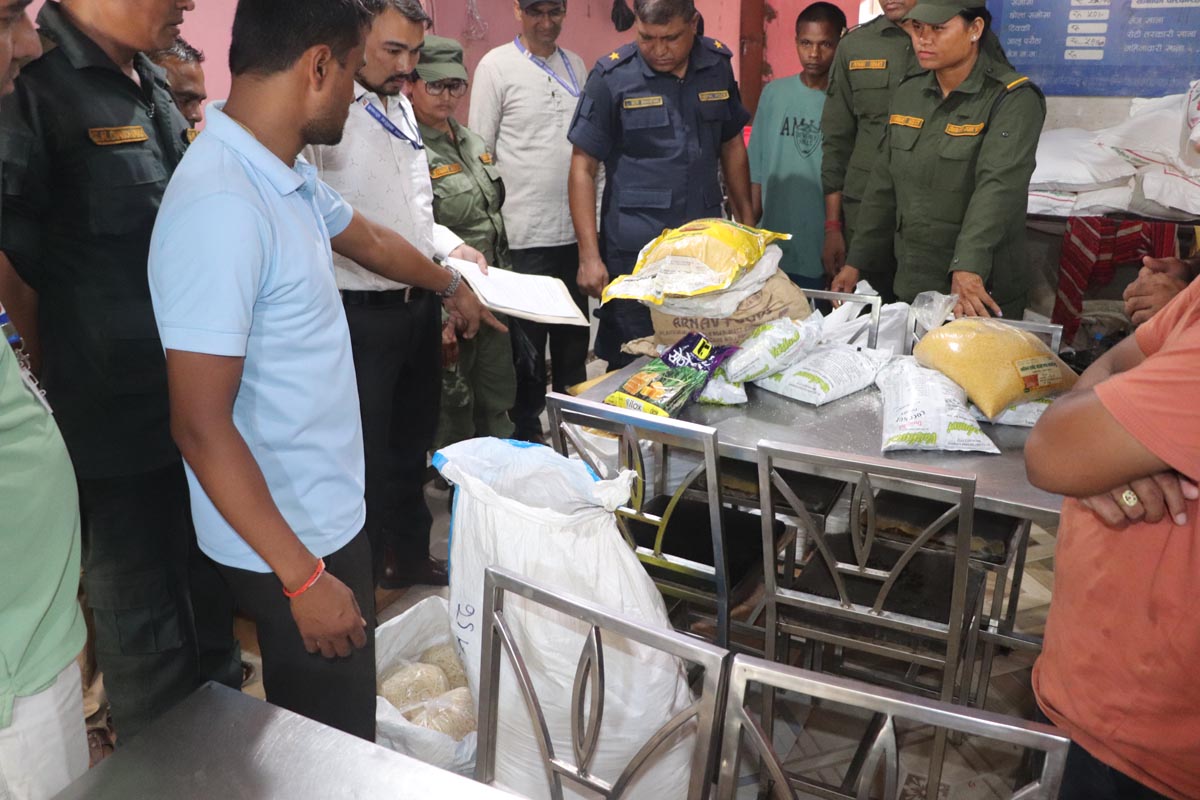 अत्तरिया बजार अनुगमनमा भेटिए ६८ हजार बराबरका अखाद्य वस्तु