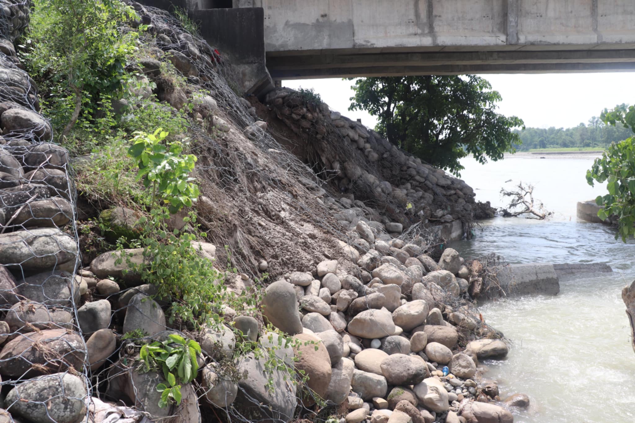 खुटिया नदीको पुल जोखिममा, परामर्शदाता मार्फत अध्ययन गरिदैं