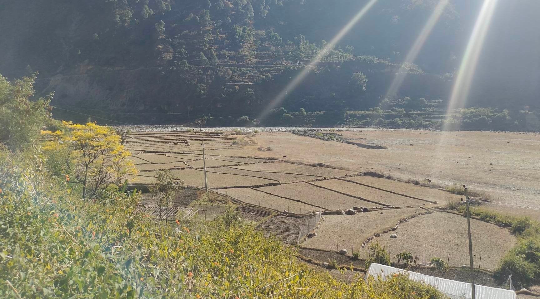 बझाङको छविसपाथिभेरामा सुख्खा पहिरो : विद्युत अवरुद्ध