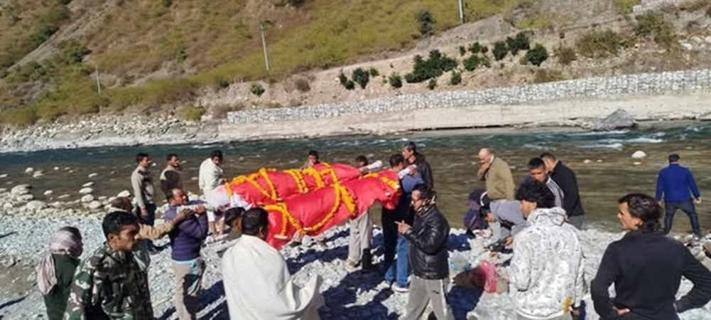 बझाङमा आमाको अन्त्येष्टि नहुँदै विक्षिप्त छोरीले त्यागिन प्राण