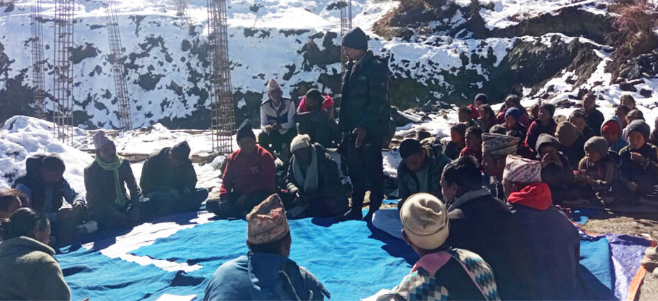 बाजुराको एउटा आधारभुत विद्यालयका विद्यार्थीलाई निःशुल्क कक्षा