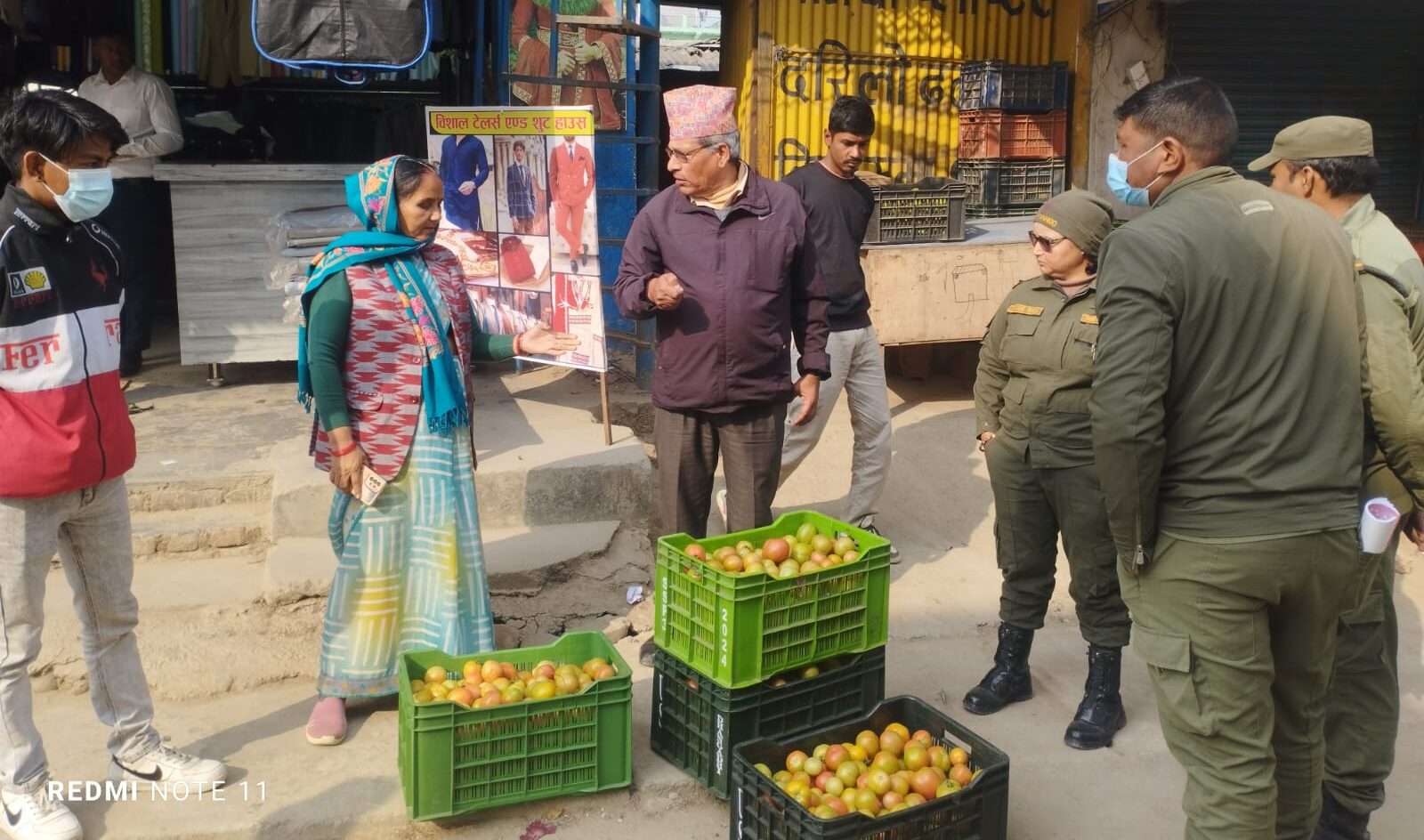 अत्तरियामा भेटिएको विषादीयुक्त टमाटर नष्ट गरियो