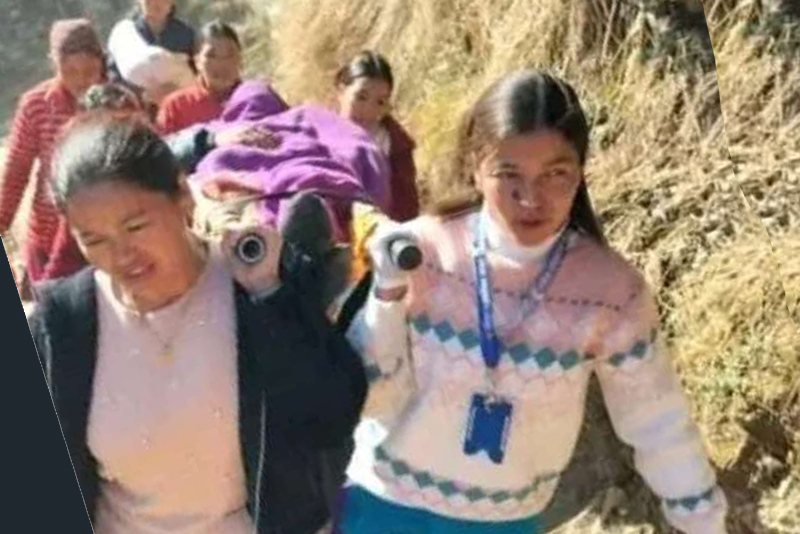 बाजुरामा बाटोमै बच्चा पाएकी सुत्केरीको उद्धार