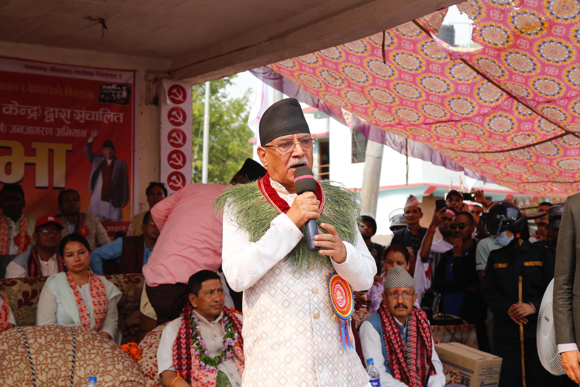 अछाम पुगेर प्रचण्डले भीम रावललाई भने ‘आउनुहोस् सहकार्य गरौं’