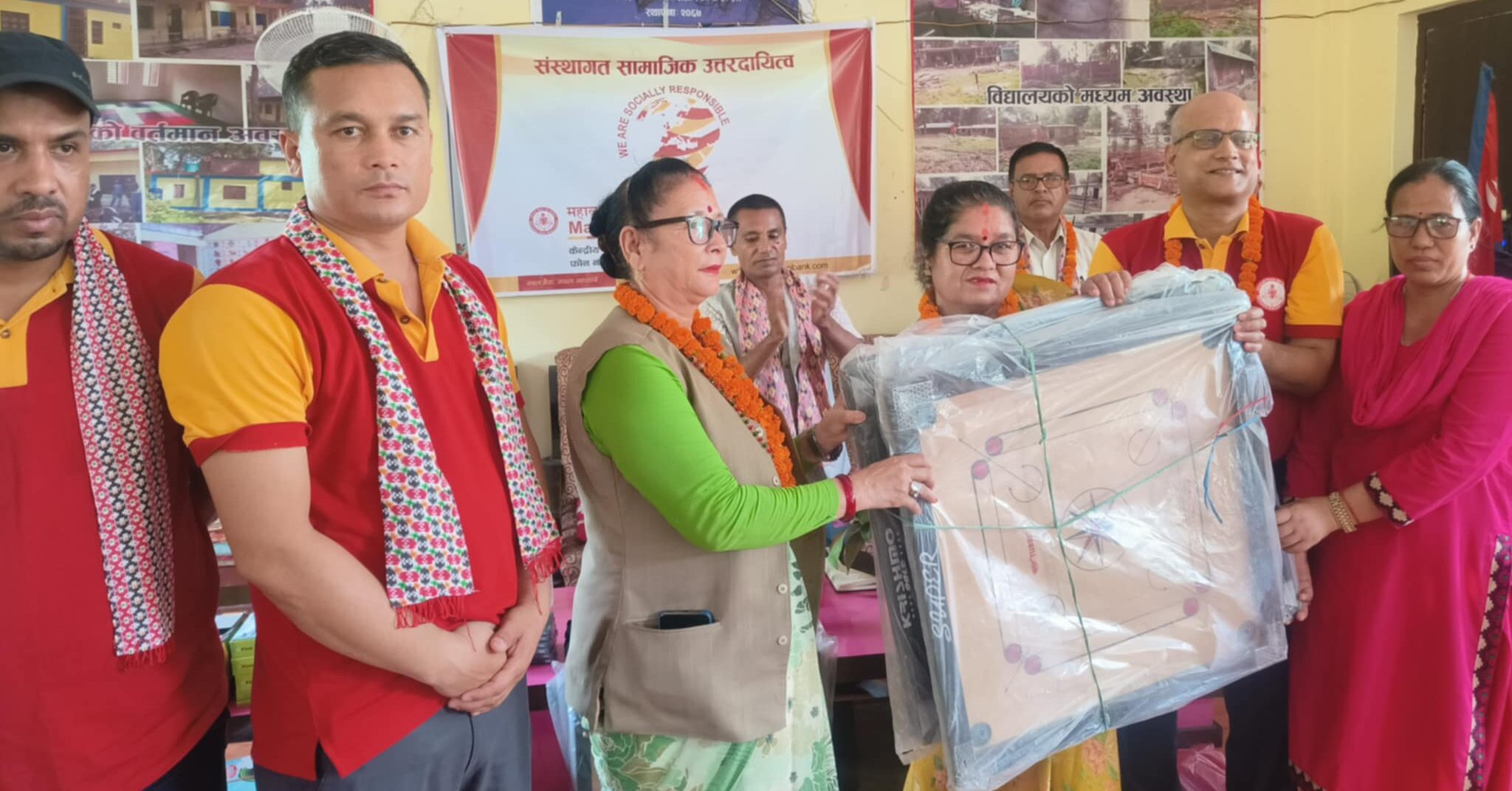 सुप समावेशी आधारभुत विद्यालयलाई शैक्षिक सामग्री सहयोग